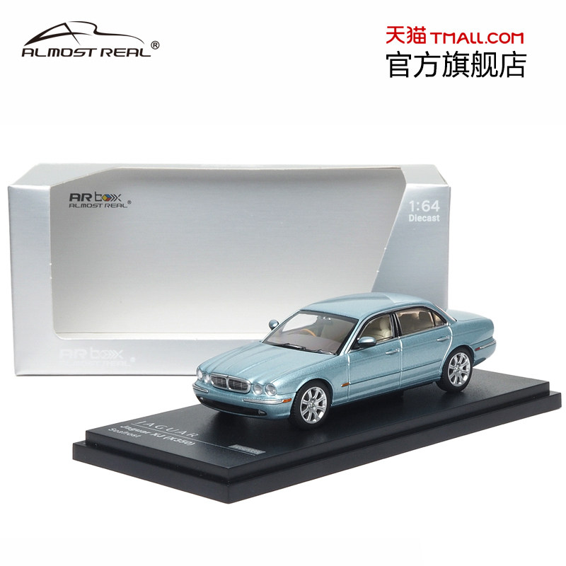 Почти настоящая модель автомобиля AR box 1:64 легкосплавная модель автомобиля Jaguar XJ6 (X350) синий серебристый Изображение 1