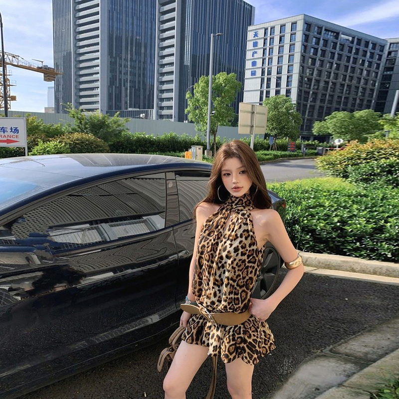 Early Spring New Style Pure and Sweet Leopard Print Hollow Halter Neck Dress for Women, Waist-Cinching, Slimming, Retro Versatile A-Line Short Skirt