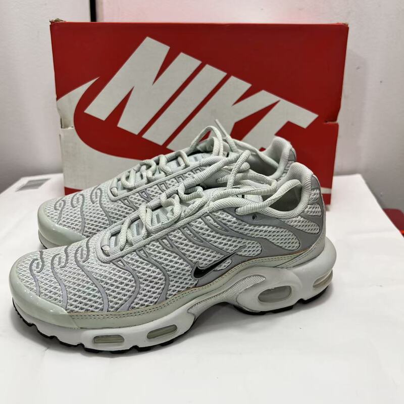 Nike Air Max Plus Comfortable Low-Top Lifestyle Casual Shoes for Women, Gray Fv8480-002 Nike Air Max Plus Comfortable Low-Top Lifestyle Casual Shoes for Women, Gray Fv8480-002