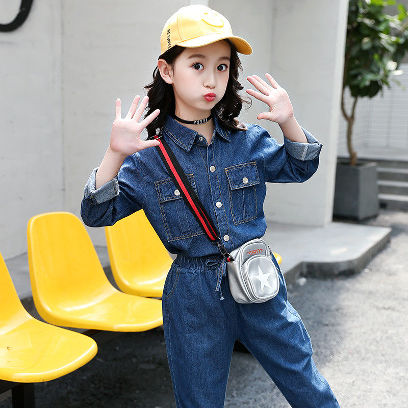 Girl's denim suit 2022 New spring CUHK Tong Korean version of the little girl's sport Leisure Two-style