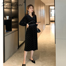 Men & Joni Montomi maternity wear autumn and winter fashion dress temperament with diamond velvet V-neck tide hot mom