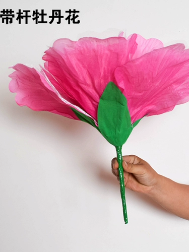 Детский танцевальный реквизит в детском саду.