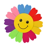 Детские выступления подсолнечники церемония регистрации, в руках, ведущие танцевальные реквизиты подсолнечника