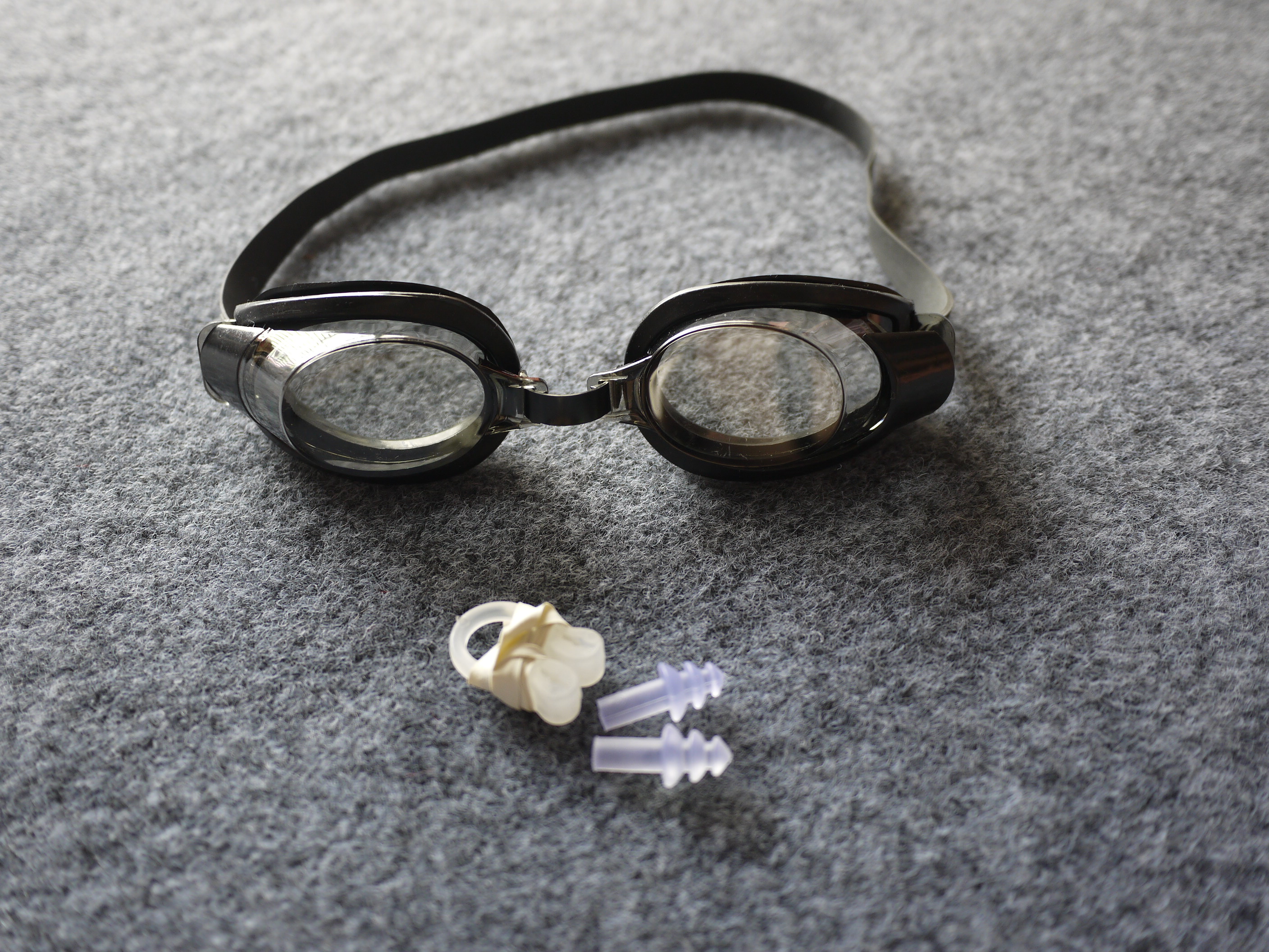 Swimming goggles nose clip earplug earplug set with swimsuit together with swimsuit for single shoulder solo shoot required shipping costs not to be redeveloped