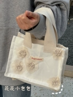 Трехмерный, в цветочек