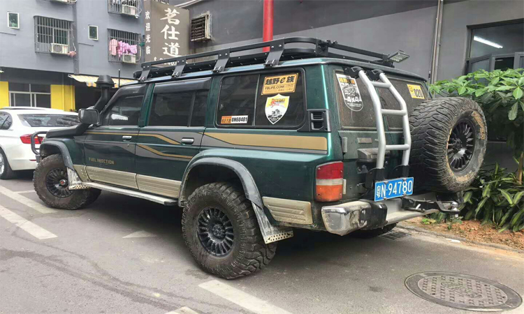 Off-road sửa đổi khung mái kỵ binh Mitsubishi Cheetah kỵ binh Black King Kong Q6 Beiqi chiến đấu cờ hành lý giỏ hành lý giá nóc xe ô tô tải