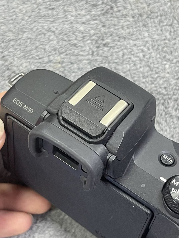 Suitable for Canon R100 M50 M50 Second-Generation Mirrorless Camera Hot Shoe Cover Dust-Proof and Dust-Proof Protective Cover Rp Hot Shoe Suitable for Canon R100 M50 M50 Second-Generation Mirrorless Camera Hot Shoe Cover Dust-Proof and Dust-Proof Protective Cover Rp Hot Shoe