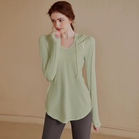 Зеленый спортивный лонгслив