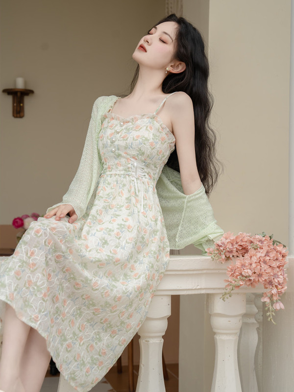 French Retro Floral Spaghetti Strap Dress for Petite Women, Summer High-End Sweet and Fresh Vacation Style