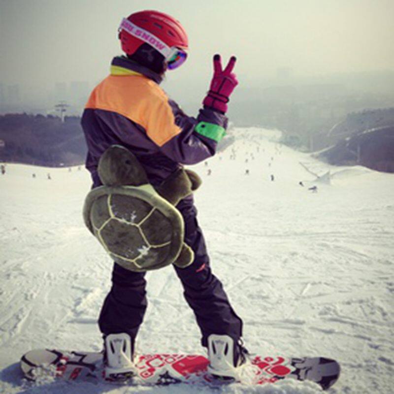Douyin with the same small turtle cartoon hip protection small green turtle protection gear ladybug hip protection skiing ice-proof knee pads adult