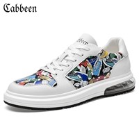 Билет в приеме белого цвета