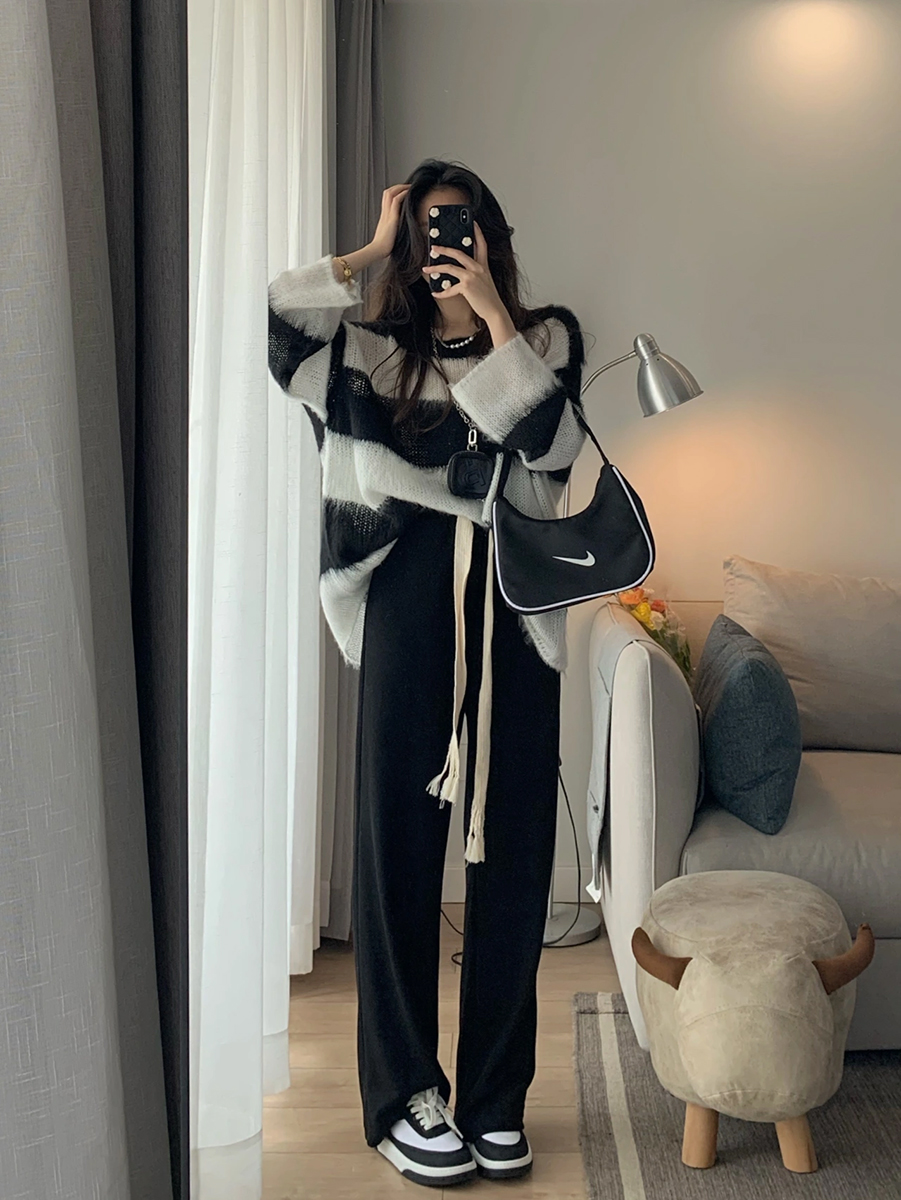 Black and white sweater broadlegged pants two sets of small scents ethos net red loose foreign sport casual fashion suit women