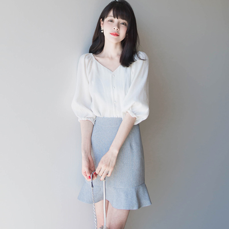 Small frescoed sweet and French style small crowd light and elegant temperament The elegant wind is very sensational and sensational and stylish two style suit skirts