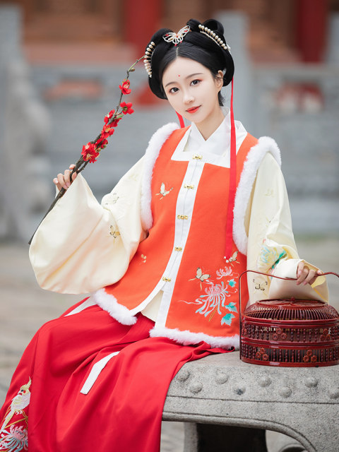 Moziyan Hanfu ເສື້ອກັນໜາວແບບດັ້ງເດີມຂອງຜູ້ຍິງແບບສິ້ນຮູບສີ່ຫຼ່ຽມສີ່ຫຼ່ຽມຍາວແອວຍາວບວກກັບ velvet ຫຼາຍກວ່າຊຸດເກາະດູໃບໄມ້ລົ່ນແລະລະດູຫນາວ.