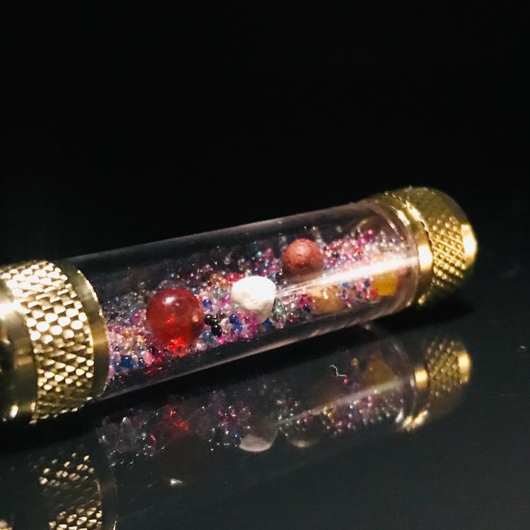 Exquisite gaga box knots to give the Buddha X robust son Buddha G solid sub-set to support the sheerita red flower