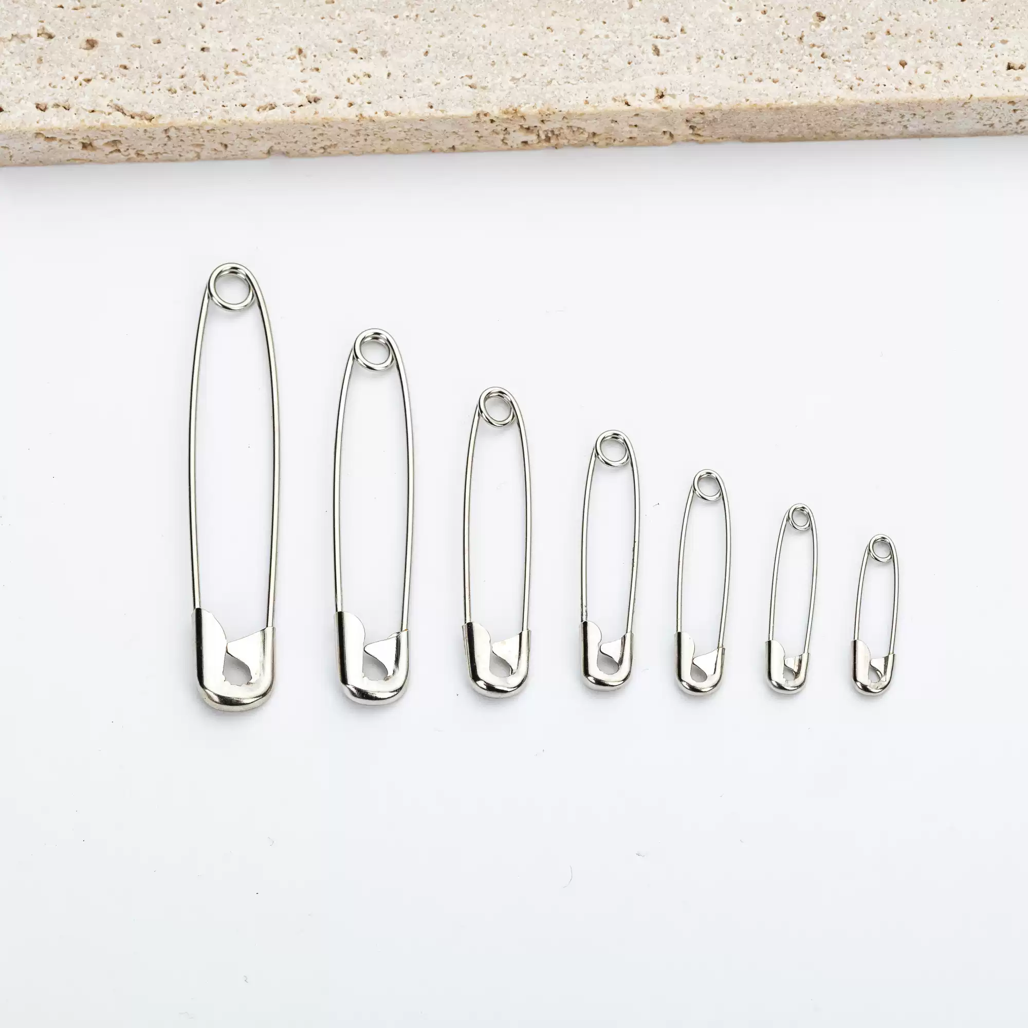 高强度钢丝别针宝宝安全别针金属扣针固定衣服袖章大小号别针