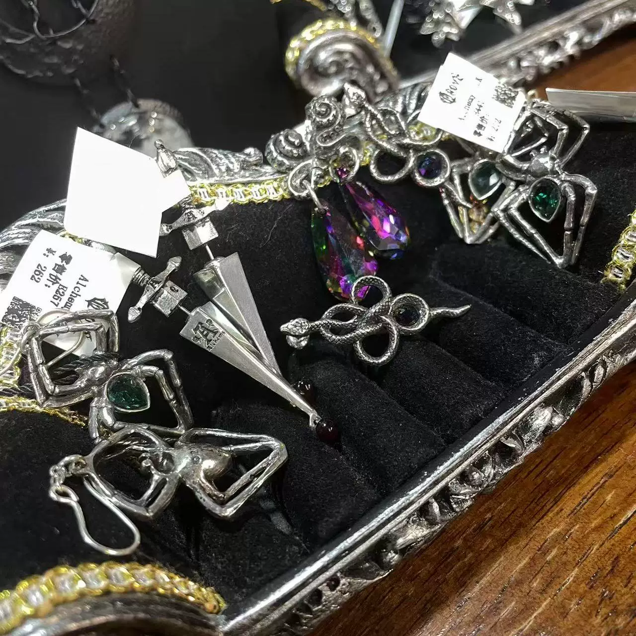 Серьги бренда A Alchemy Gothic Spot Sword Spider Snake Stud Earrings