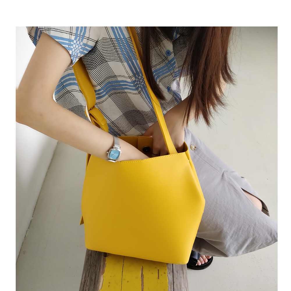 Dây đeo vai rộng màu be lưới màu đỏ túi xô nữ túi Messenger phiên bản Hàn Quốc hoang dã dung lượng lớn túi đeo vai mùa hè - Túi xách nữ túi xách nữ channel