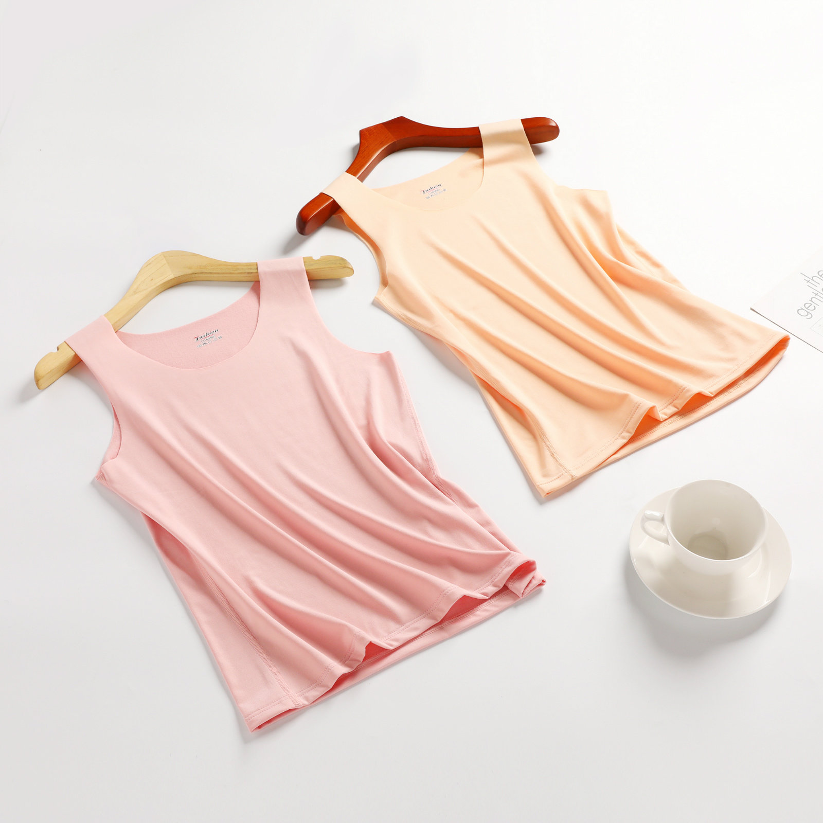 Product shooting Derong traceless warm vest women's wear photography Taobao pictures still life stacked hanging shot tile details