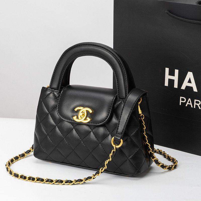 Fragrant Nai Xiaoxiang'Er Women's Bag 2026 New Style Chanel-Style Genuine Leather Handbag Quilted Chain Shoulder Crossbody Bag. Fragrant Nai Xiaoxiang'Er Women's Bag 2026 New Style Chanel-Style Genuine Leather Handbag Quilted Chain Shoulder Crossbody Bag.