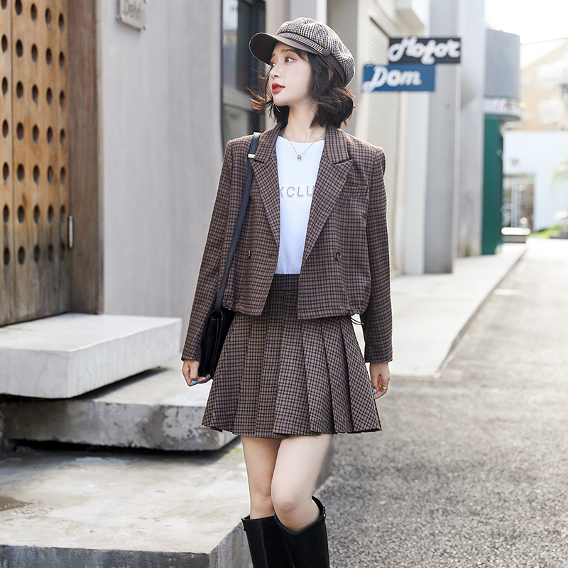 Small fragrant wind spring and autumn suit Two sets of foreign goddess 2022 new internet red temperament rough coat half body dress