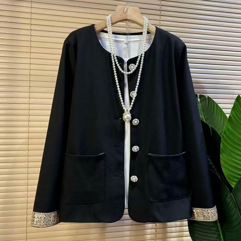 Plus-Size Women's Spring New Fashion Commuter Cardigan Jacket with Pearl Buttons and Lace Splicing, High-End Style Trendy Top