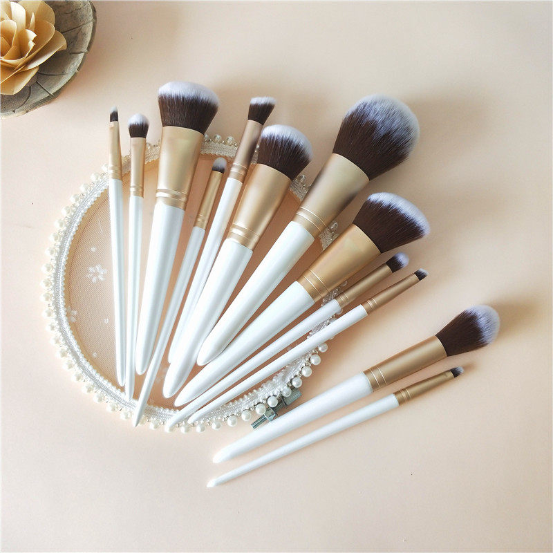 Canton Shipping Affordable Soft Bulk Powder Brushed Blush Brushed Light Brush Powder Bottom Brushed Eye Shadow Brush 12 Coated Makeup Brushes