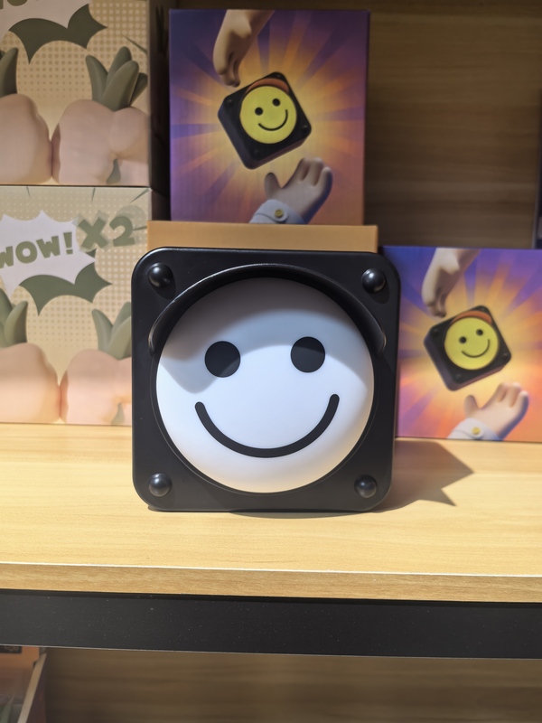 Brand New Qzoo Smiley Face Tap Light, Red and Green Light Model, Model Ml-006, Made of Abs+Pc Material, Rechargeable Night Light Brand New Qzoo Smiley Face Tap Light, Red and Green Light Model, Model Ml-006, Made of Abs+Pc Material, Rechargeable Night Light