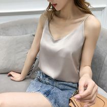 The bottom vest is worn with a loose female Xia Chao ins Wind Joker sling suit and loose belly simple