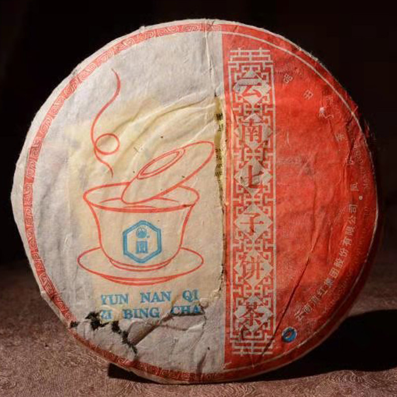 Yunnan Pu'er tea 2006 Fengqing tea factory Fengqing green cake 357 gr pieces Pu'er old raw tea gansweet and persistent