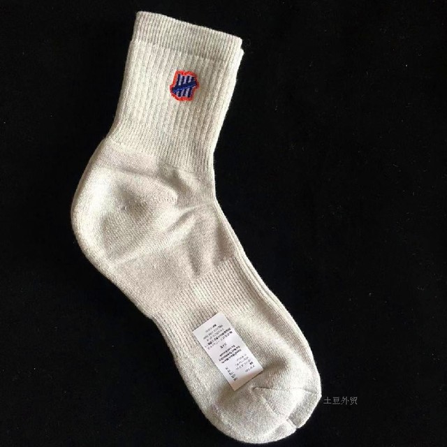 Spot Japanese trendy brand embroidered logo mid-tube men's and women's combed cotton towel bottom street trend socks