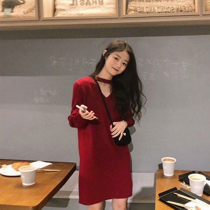 Autumn and winter sweater women's 2022 new French retro loose and thin super fairy temperament knitted hanging neck careful machine
