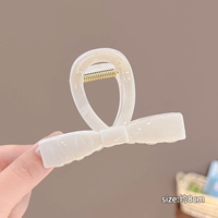 Белая галстук-бабочка