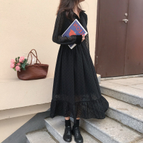 2022 Spring loaded new womens Hepburn style small crowdfold retro black dress with waist display slim temperament long dress