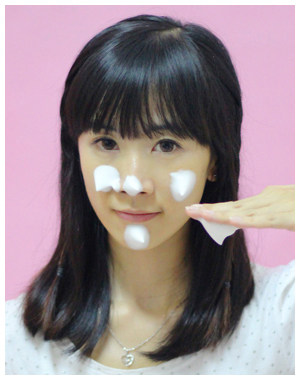 佰草集新玉润保湿洁面泡