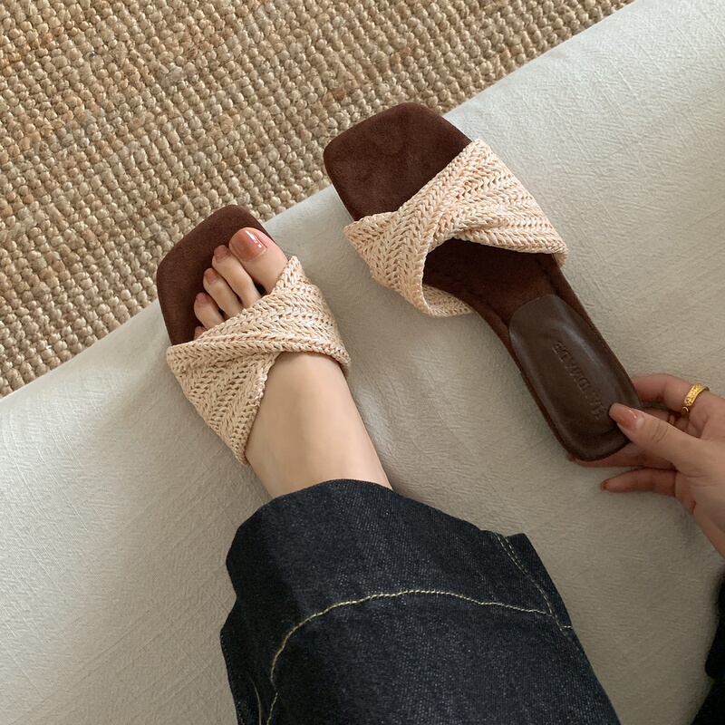 Lingge Studio Woven Slippers for Women, Suitable for Outdoor Wear, 2026 Summer New Style, Very Attractive, Square Toe, Versatile, Simple Sandals Lingge Studio Woven Slippers for Women, Suitable for Outdoor Wear, 2026 Summer New Style, Very Attractive, Square Toe, Versatile, Simple Sandals