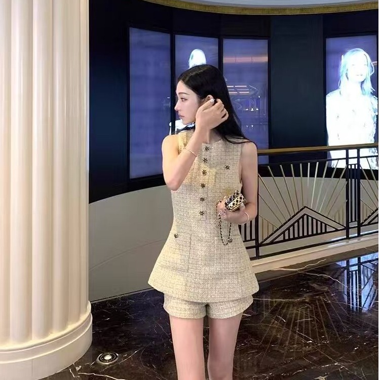 Golden Tweed Suit for Women, Summer New Style, Sequin Heavy-Duty Sleeveless Vest and Shorts Two-Piece Set Golden Tweed Suit for Women, Summer New Style, Sequin Heavy-Duty Sleeveless Vest and Shorts Two-Piece Set