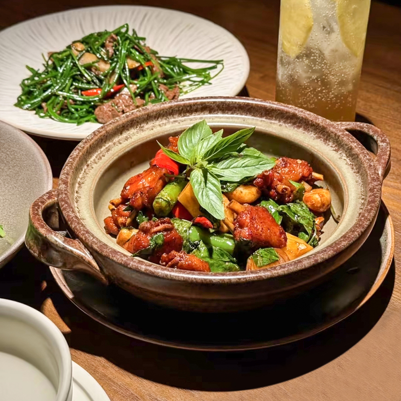Mountain-Style Farmhouse Restaurant Special Double-Eared Shallow Pot, High-Temperature Resistant Clay Casserole, Creative Alcohol Dry Pot Tableware