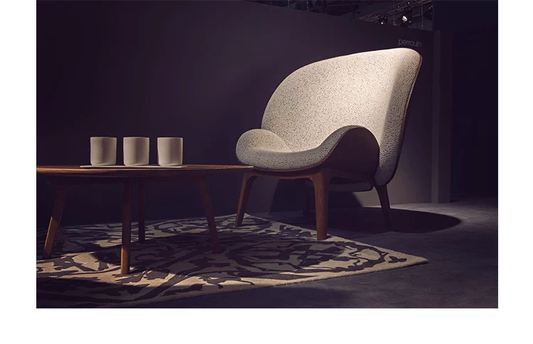JuLanMake thiết kế nội thất sáng tạo HUG ARMCHAIR ôm ghế bành vải chân ghế phòng chờ - Đồ nội thất thiết kế ghế đẩu gỗ