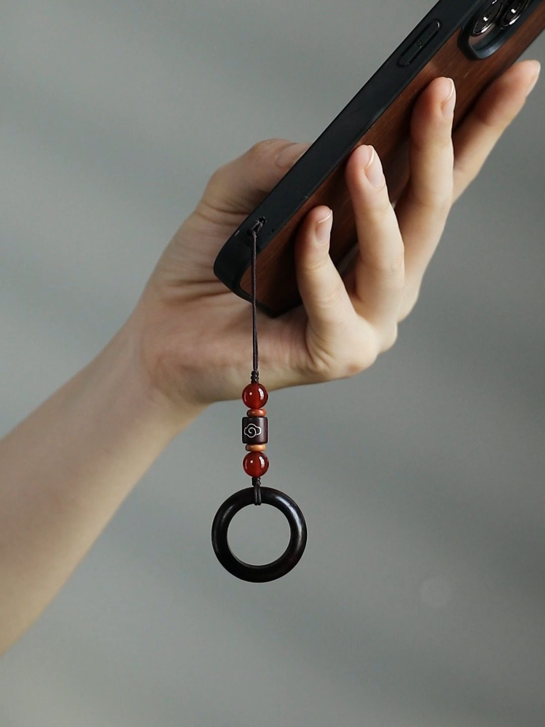 林静檀木指环扣手机链来了！黑檀紫檀双木合体，防丢+辟邪双buff_手机挂件_淘宝数码网