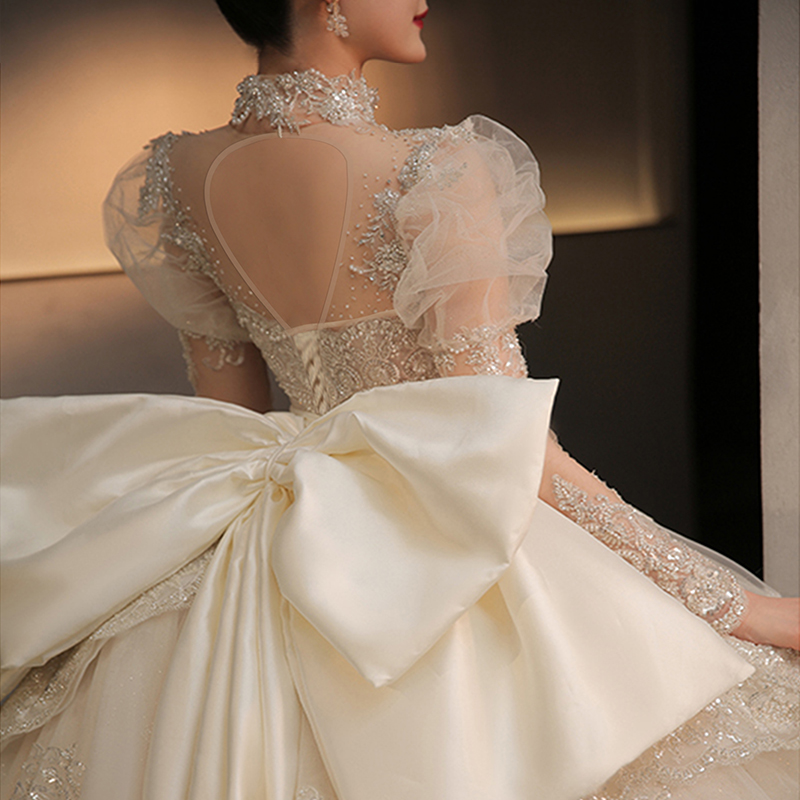 Main wedding dress female 2021 new bride Net red high-end long-sleeved court wind heavy industry satin big tail winter