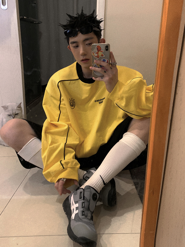 Aurocean Vitality Yellow and Black Contrast T-Shirt Retro Sports Youth 320g Heavyweight All-Cotton Loose Fit Long Sleeve Aurocean Vitality Yellow and Black Contrast T-Shirt Retro Sports Youth 320g Heavyweight All-Cotton Loose Fit Long Sleeve