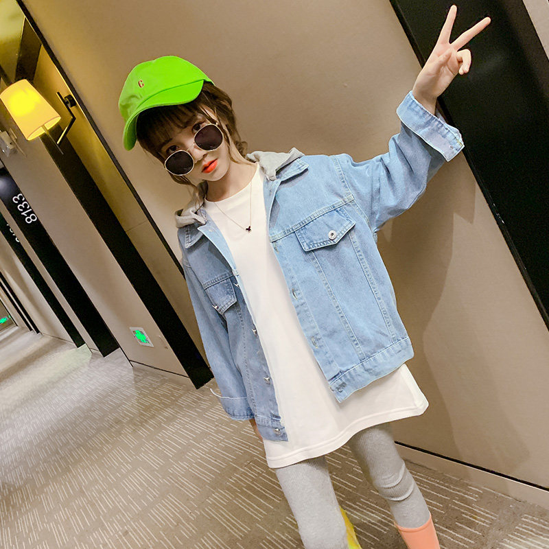 Girls' denim jacket autumn clothes 2020 middle-aged and older children's Korean version of the western-style hooded jacket children's spring and autumn outerwear trendy tops