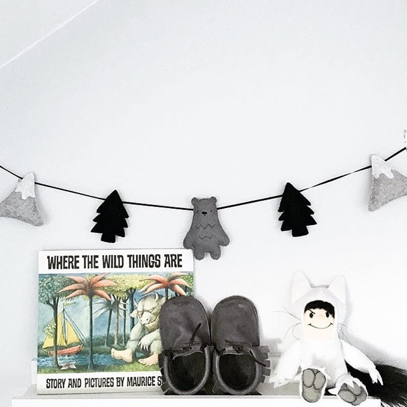 In small bear tree hanging up flowers hanging hanging hanging pieces of children's room decorated wall decoration wall hanging on northern European wind