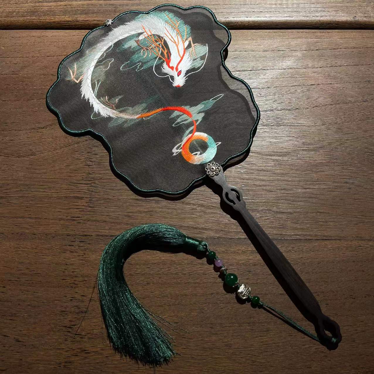 Suzhou embroidery new dragon and phoenix Hanfu double-sided embroidery embroidery round group fan gift to go abroad to take pictures and learn from me