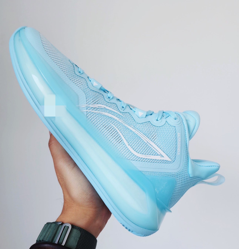 Lizi 3 Ice Blue Color Mid-Top Shock-Absorbing Rebound Basketball Shoes Brand New with Box Tear-Off Code Lizi 3 Ice Blue Color Mid-Top Shock-Absorbing Rebound Basketball Shoes Brand New with Box Tear-Off Code