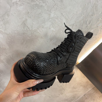 2025 winter fashion niche versatile thick-soled martin boots