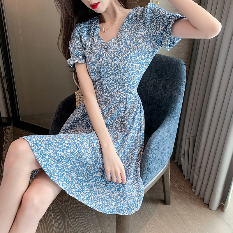 Summer new temperament retro lady Crushed Flowers Snowspun Skirt style V collar Elegant Agaric Side Bubble Cuff Foreign Dress