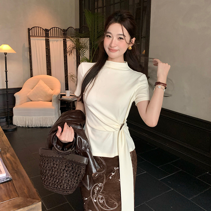 2026 Autumn New Minimalist Style French Elegant Stand Collar Waist-Tie Slim Fit Half-High Collar Knitted Sweater for Women Evening Wear