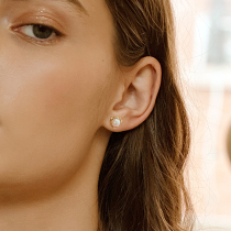 Advanced sense French pearl earrings female sterling silver 2021 New Tide earrings retro niche design sense big temperament